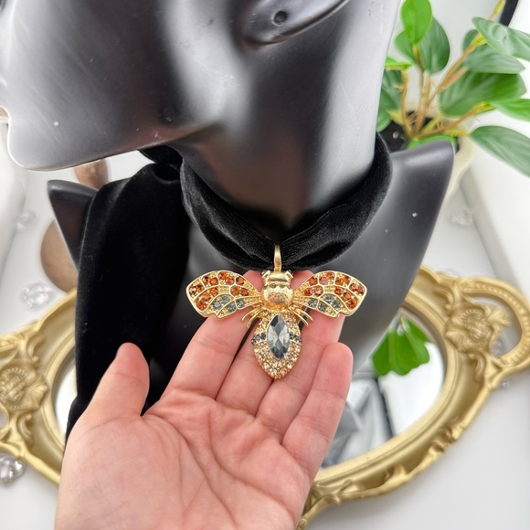 Black Velvet Ribbon Necklace with Jeweled Bee Pendant - Picture 14 of 17